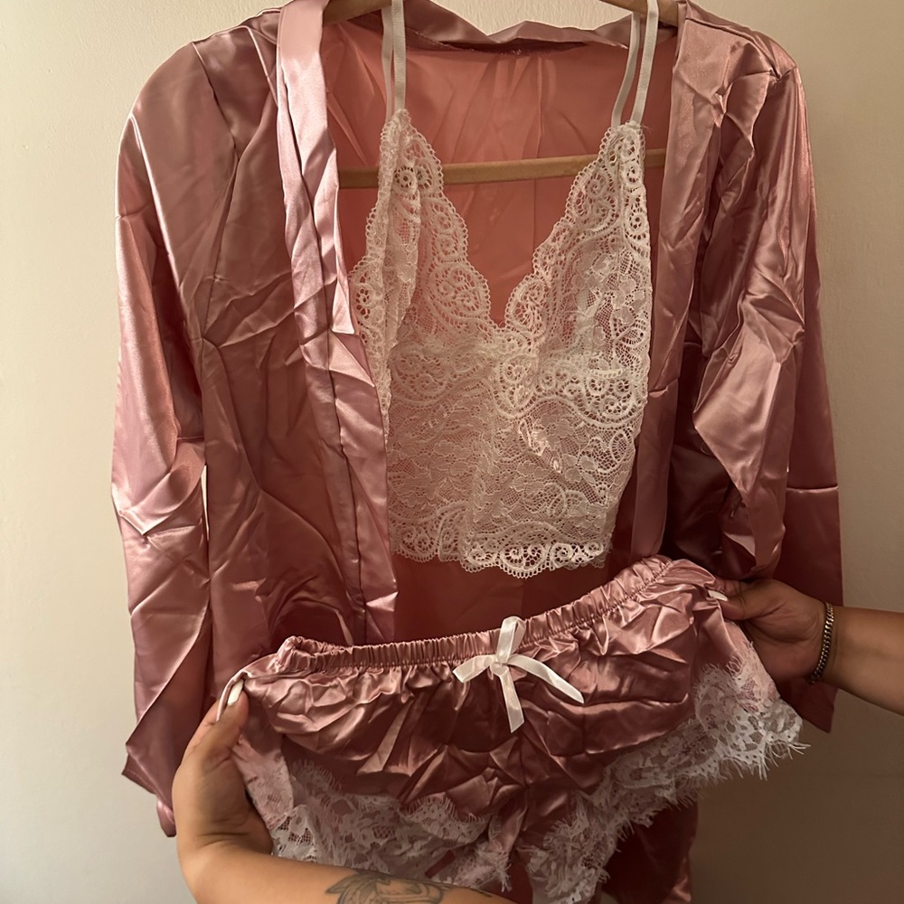 Elegant Pink Lace Sleepwear Set